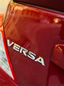 نيسان فيرسا